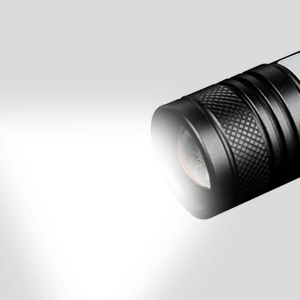 Pivoi 800 Lumens 10W LED Rechargeable Flashlight